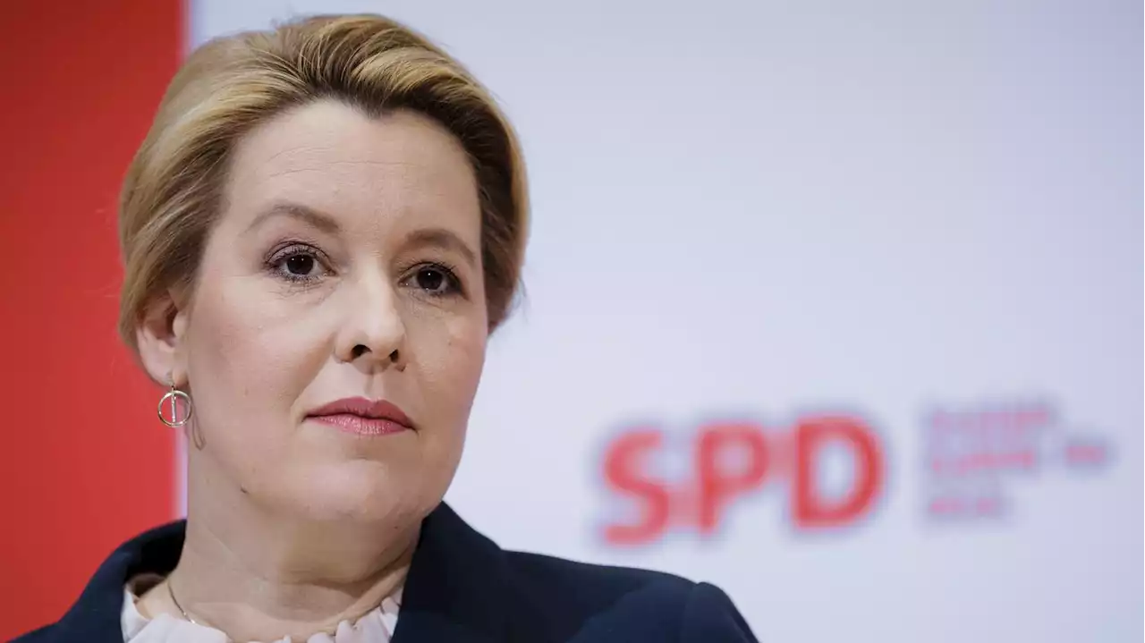 „Schnauze voll“, Bildungssenatorin „ein Totalausfall“ : Anwalt von Franziska Giffey rechnet mit Berliner SPD ab