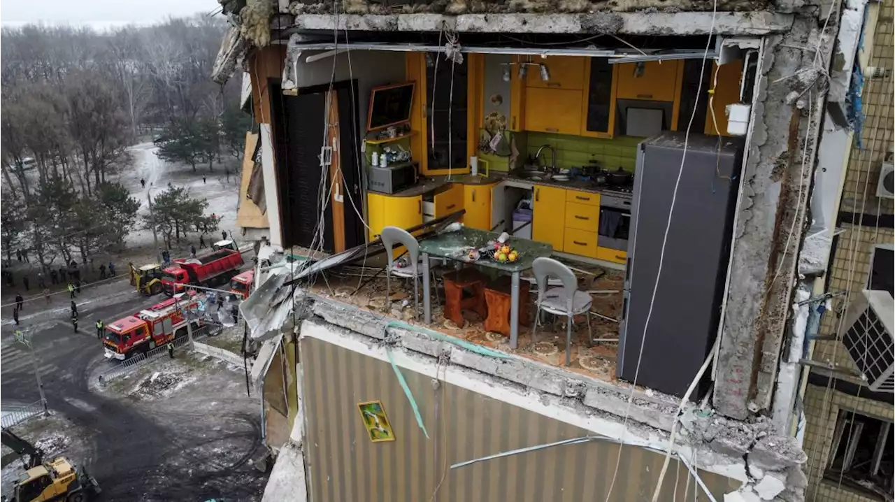 Ukrainian war photographer who took viral yellow kitchen picture tells story behind the image