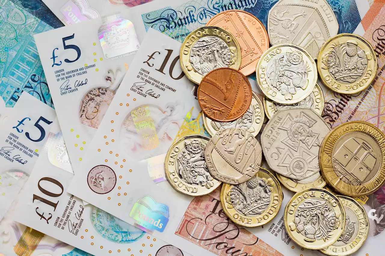 Thousands of households have just hours left to apply for £300 free cash