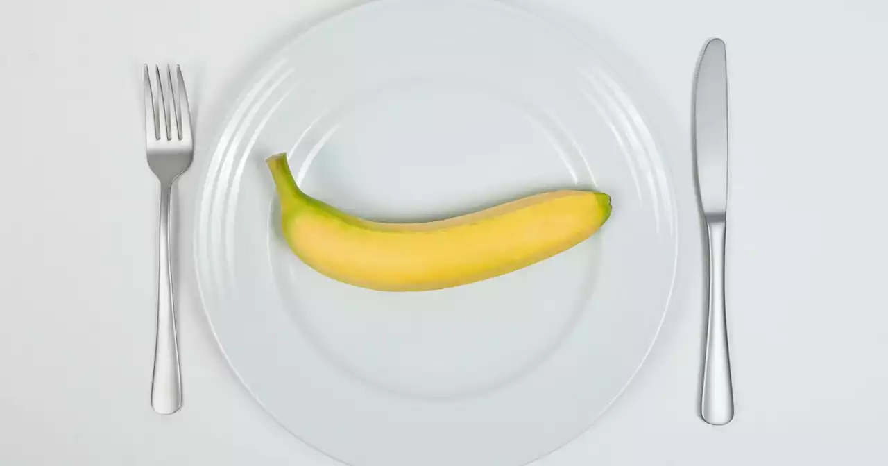 Business class passenger served one (1) banana for vegan in-flight ‘meal’