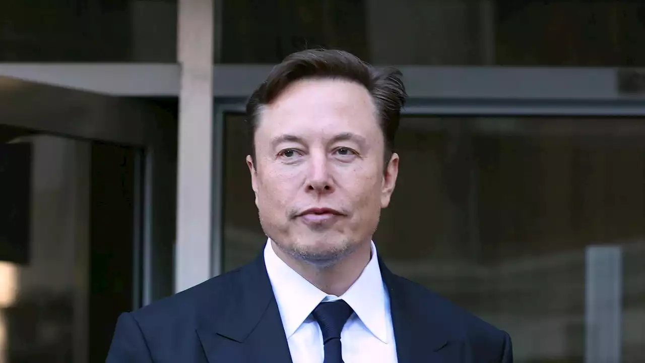 Elon Musk soutient Dilbert, un dessinateur de presse raciste