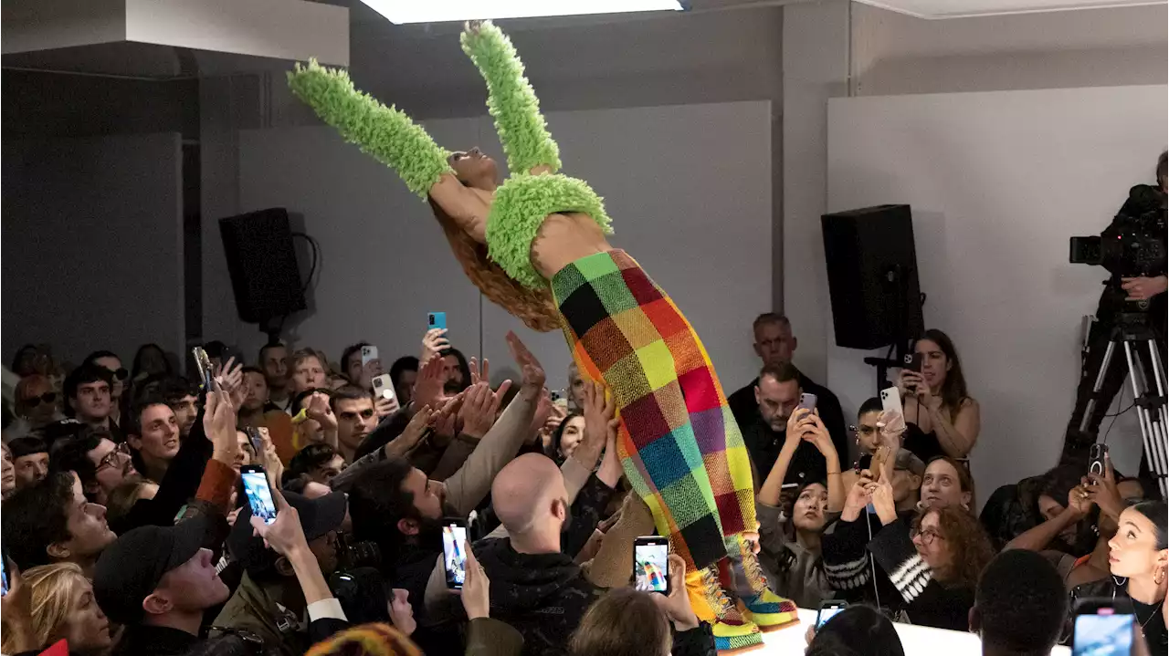 I 20 (+1) momenti più indimenticabili e divertenti dalle sfilate della Milano Fashion Week