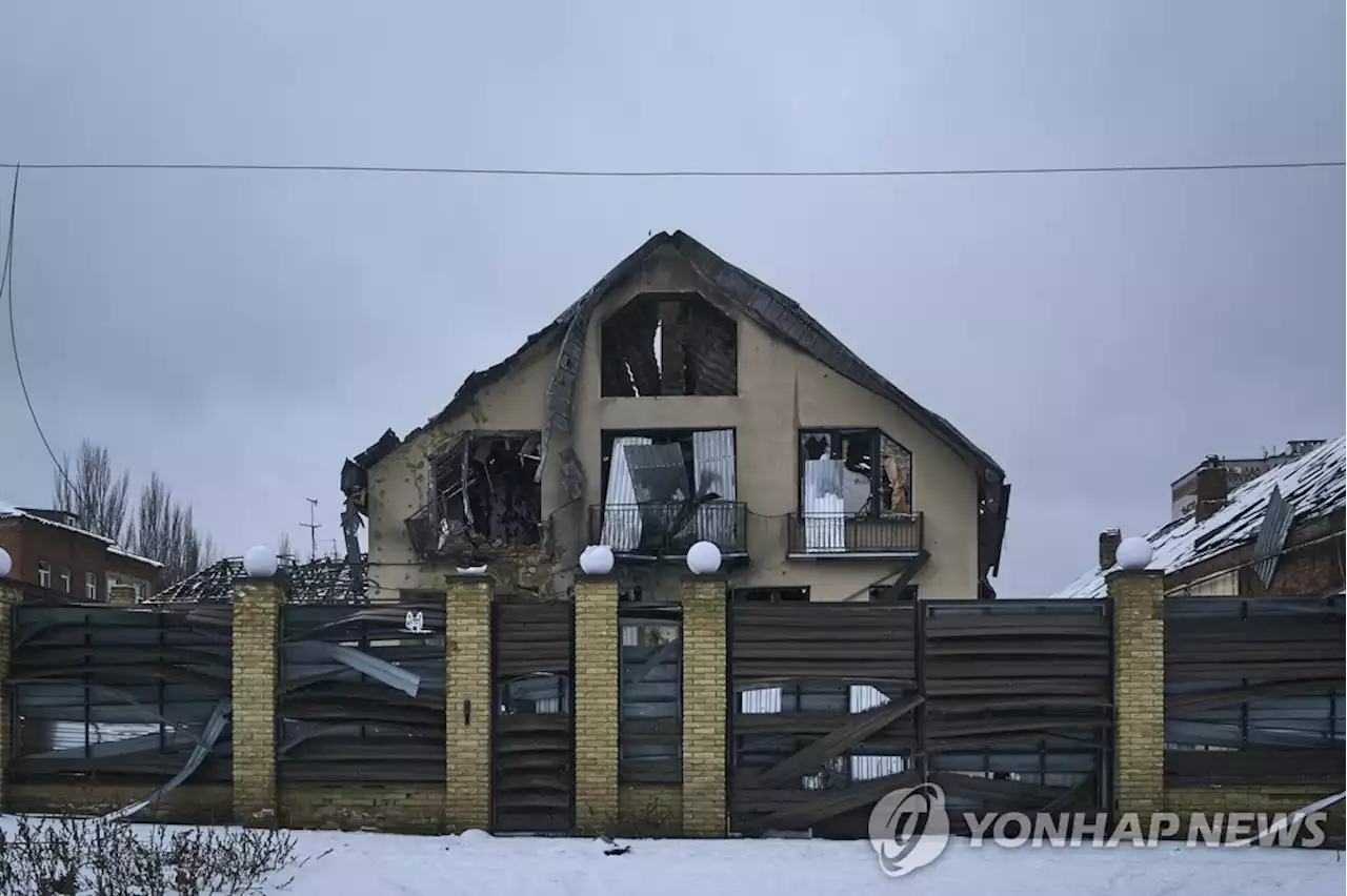 2년째 접어든 우크라전…동남부 소모전·러 폭격에 민간인 피해 | 연합뉴스