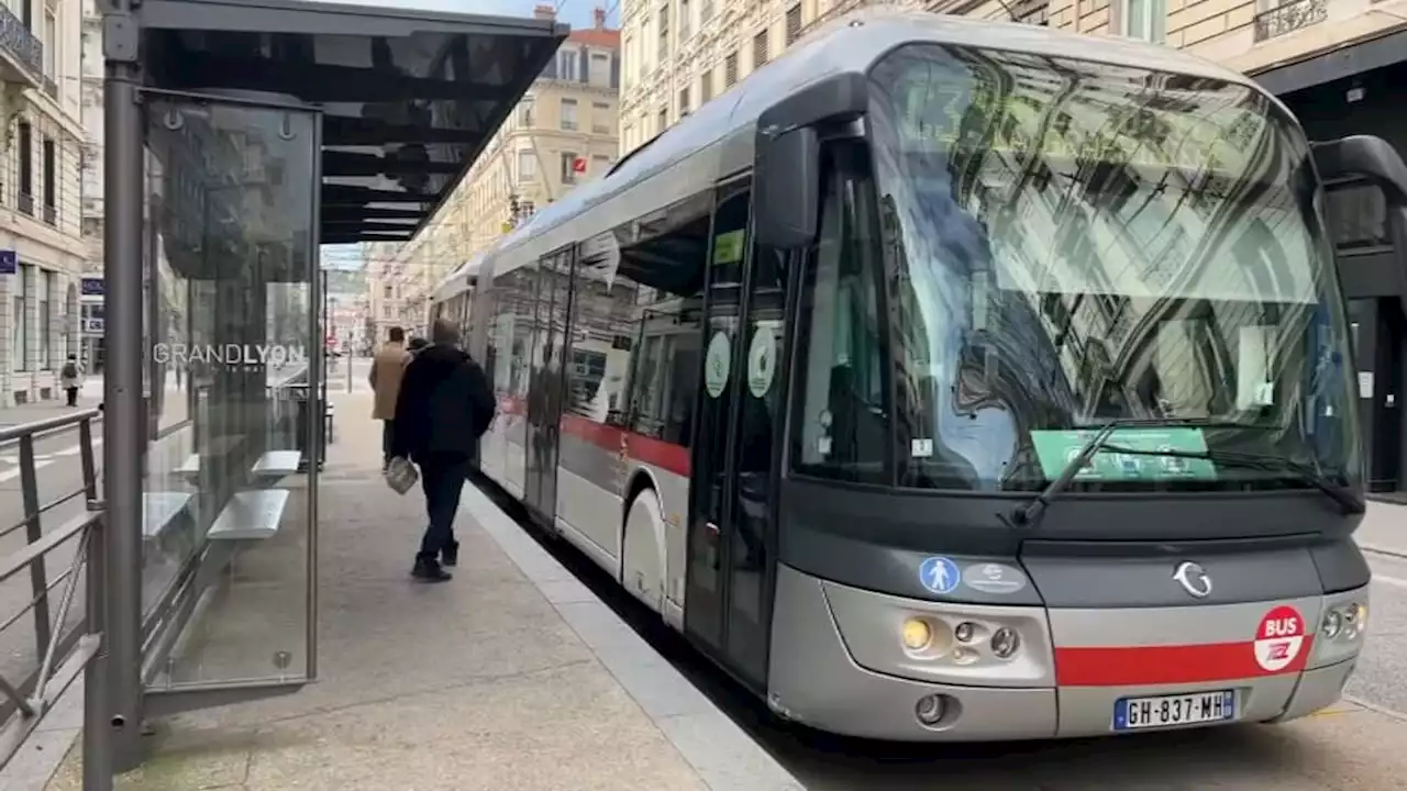 Métropole de Lyon: les TCL expérimentent la fin de la vente des tickets de bus à bord du C3