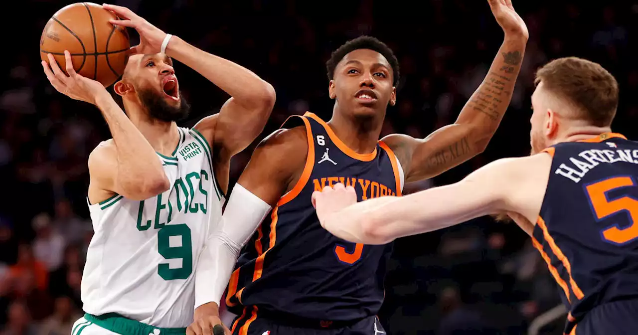 Knicks stay red hot, knock off first-place Celtics