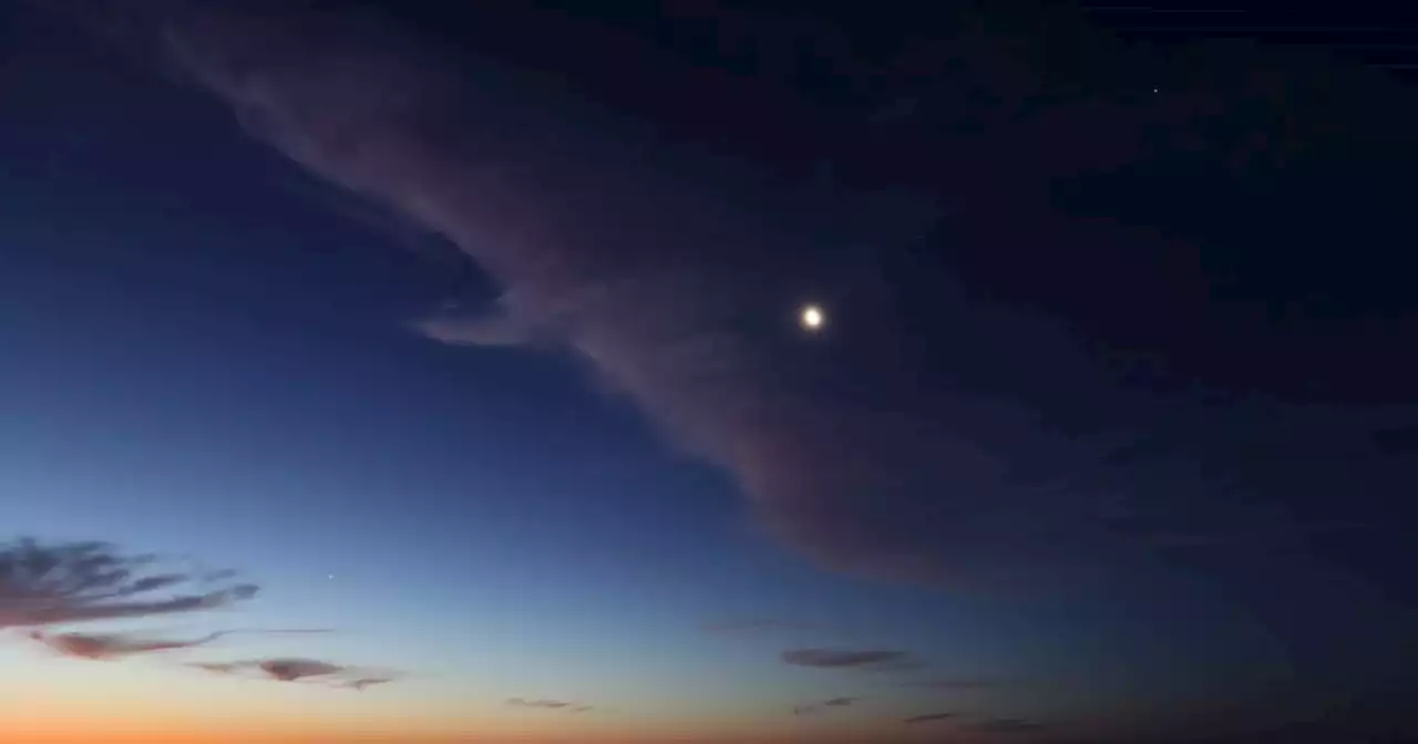 Want to see Venus and Jupiter together? Adler Planetarium says they’ll be visible Wednesday evening