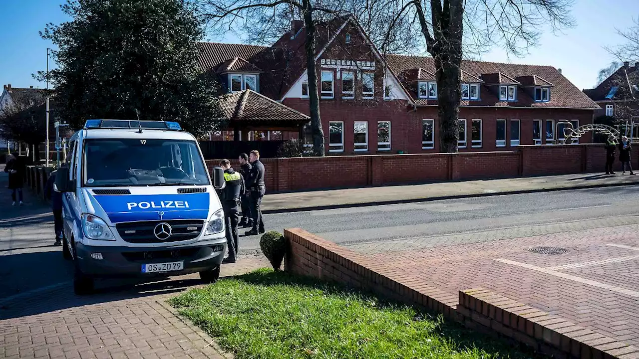 81-Jähriger schießt vor Grundschule auf 16-Jährigen