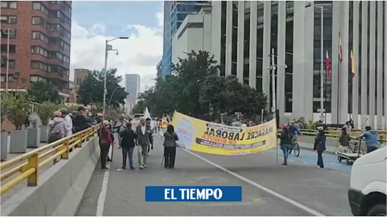 Movilidad en Bogotá: manifestantes realizan bloqueo en la carrera séptima