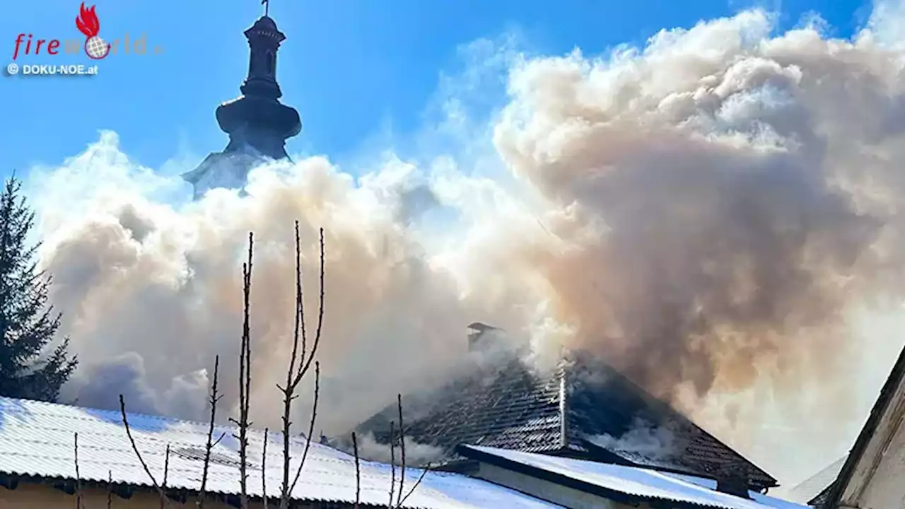 Nö: Fünf Wehren bekämpfen Wohnhausbrand in Ybbsitz