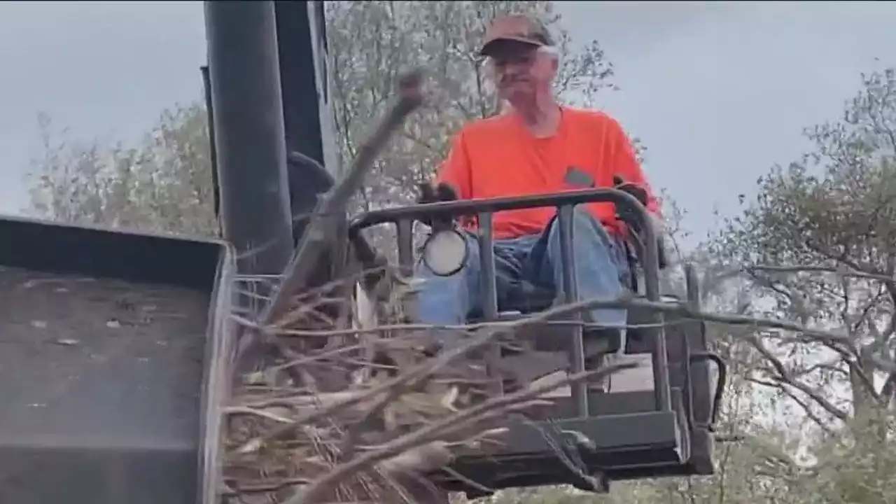 Arkansas couple helps clear storm debris in Cedar Park