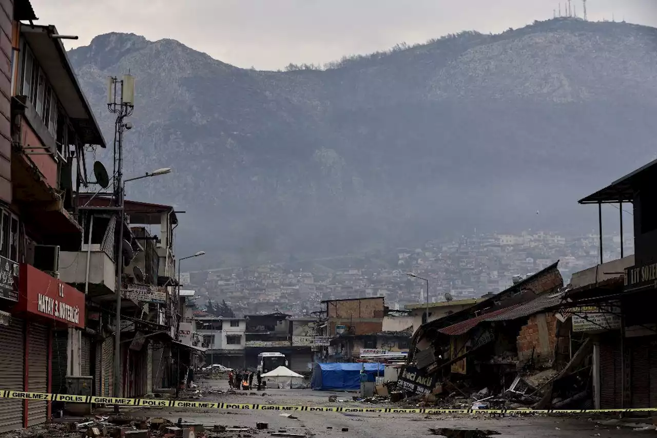 One killed, dozens wounded in fresh quake in eastern Turkey