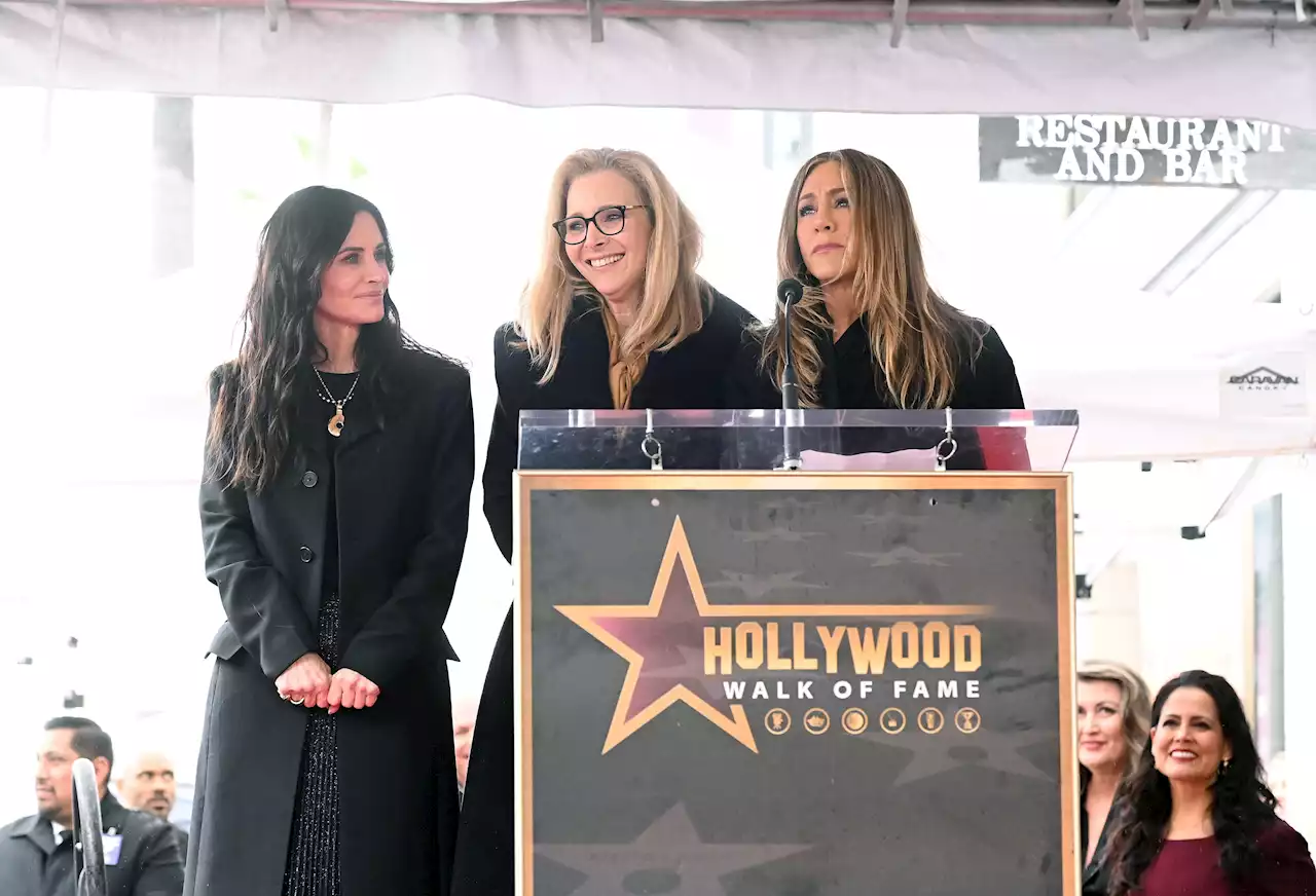 Jennifer Aniston And Lisa Kudrow Celebrate Courteney Cox With Beautiful Speech About Friendship