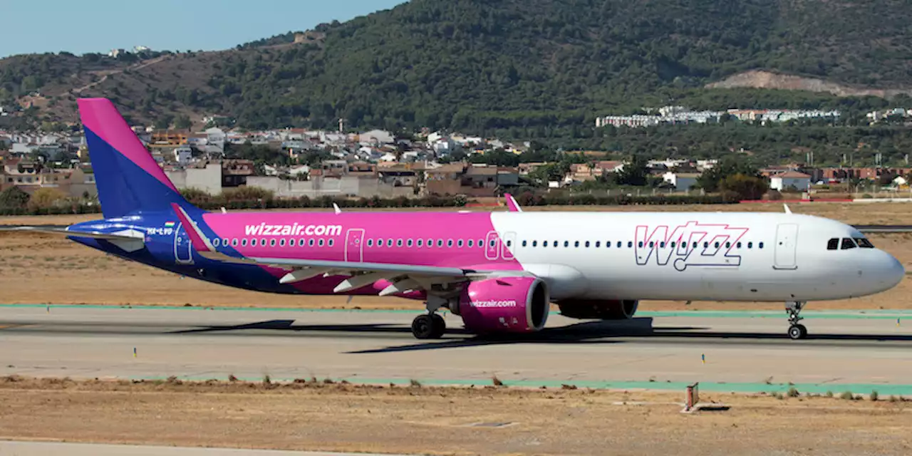 Wizz Air sospenderà i suoi voli da e per la Moldavia per ragioni di sicurezza, dopo che lo spazio aereo del paese era stato invaso da un missile russo - Il Post