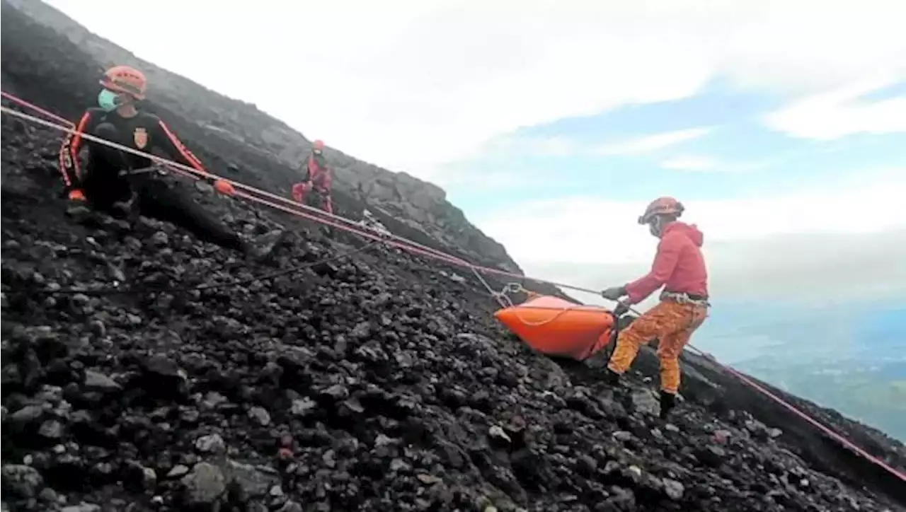 Airlift eyed as retrieval of Mayon plane crash victims halted anew