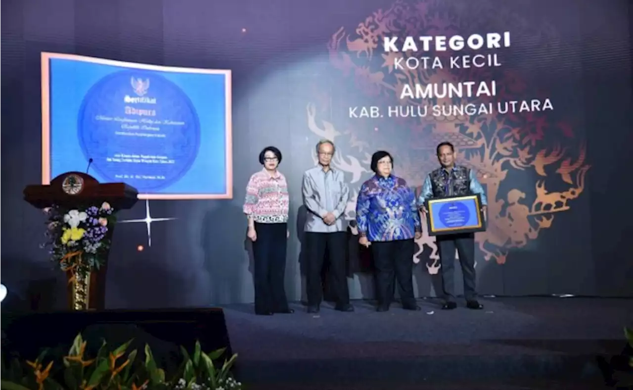 Pemkab HSU Terima Sertifikat Adipura 2022 dari Kementerian LHK