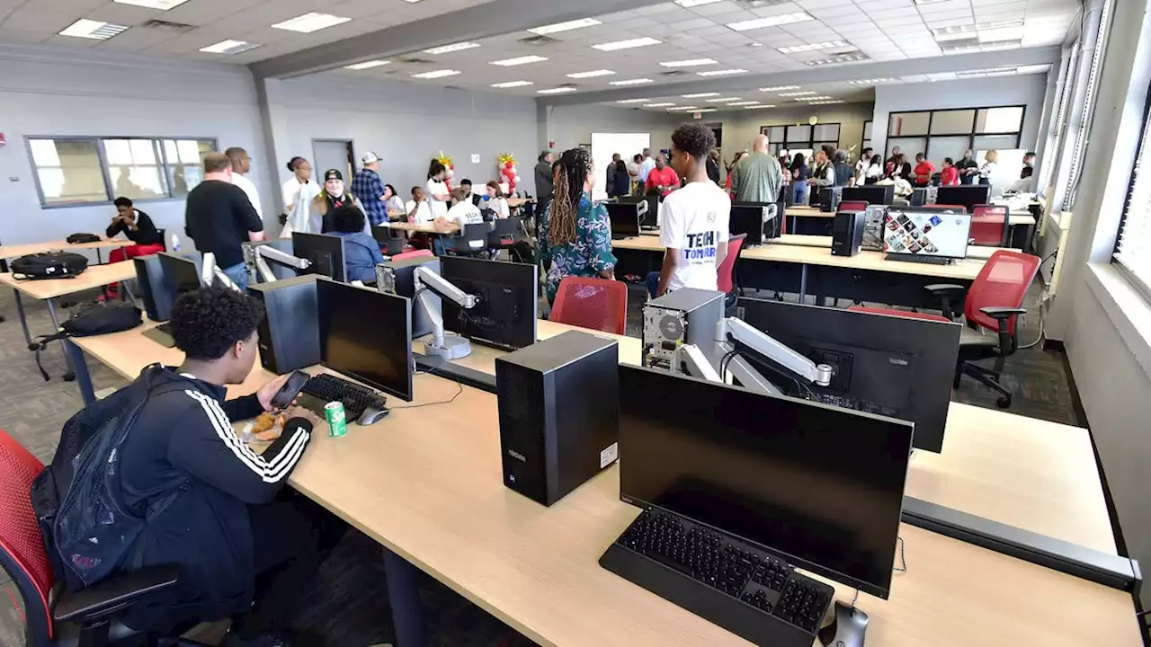 IT hiring firm pays for computer magnet school Andrew Jackson High to open 'tech lab'