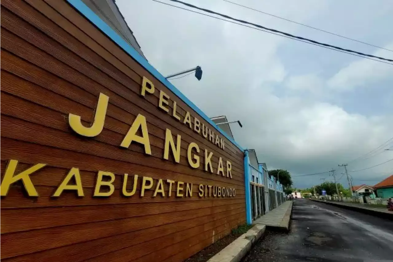 Tak Mau Ambil Risiko, Feri Tujuan Madura Tertahan di Pelabuhan Jangkar Situbondo