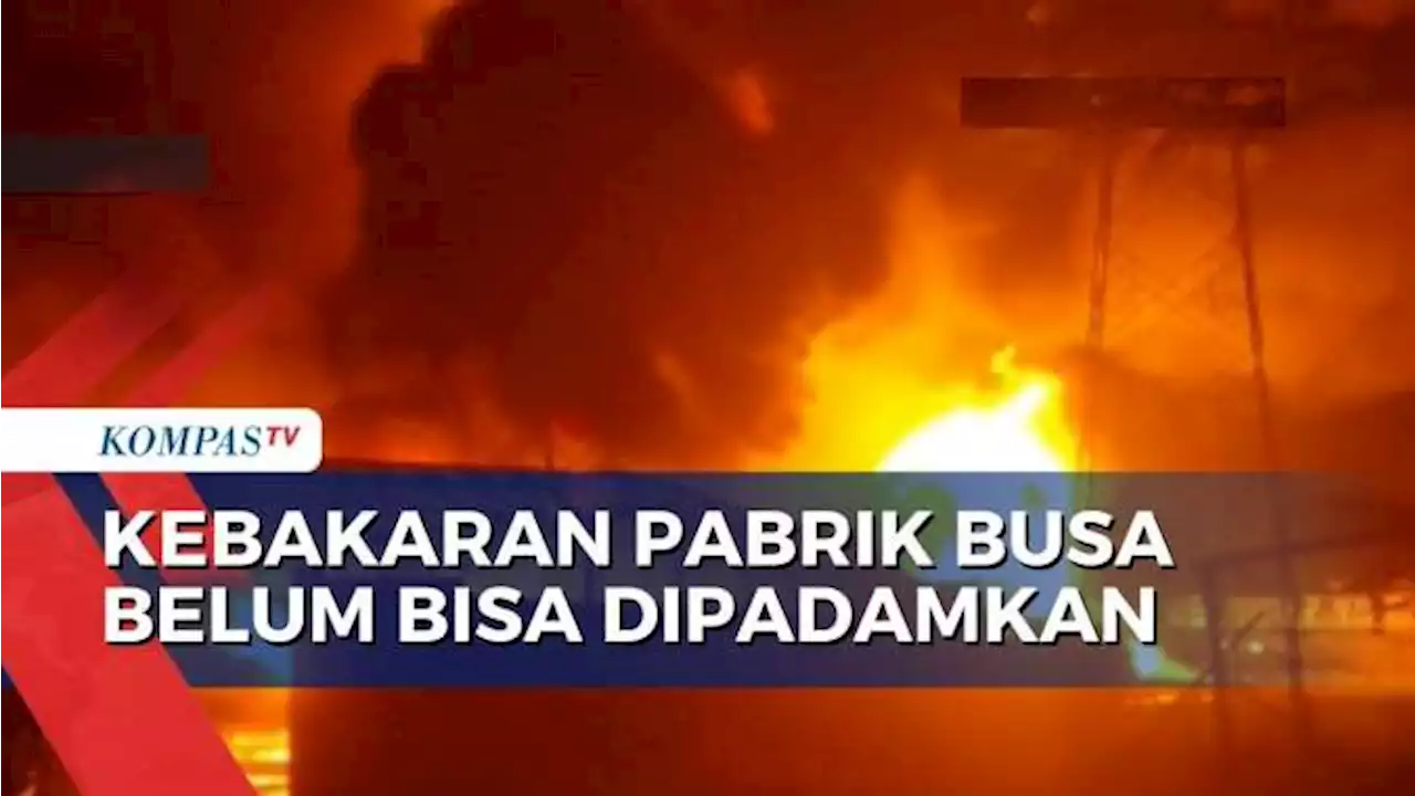 Kobaran Api Semakin Membesar, Petugas Damkar Kesulitan Padamkan Kebakaran Pabrik Busa di Cirebon!