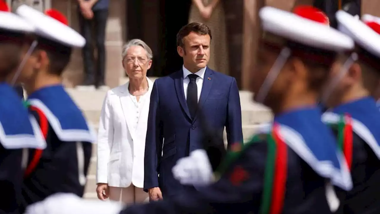 Réforme des retraites : les cotes de popularité d'Élisabeth Borne et d'Emmanuel Macron dégringolent