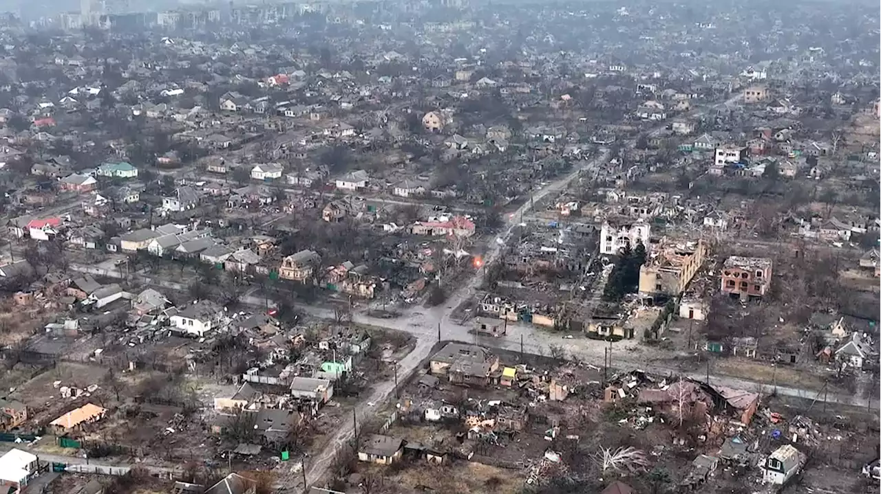 Que sait-on de la situation « extrêmement tendue » à Bakhmout, symbole de la résistance dans le Donbass