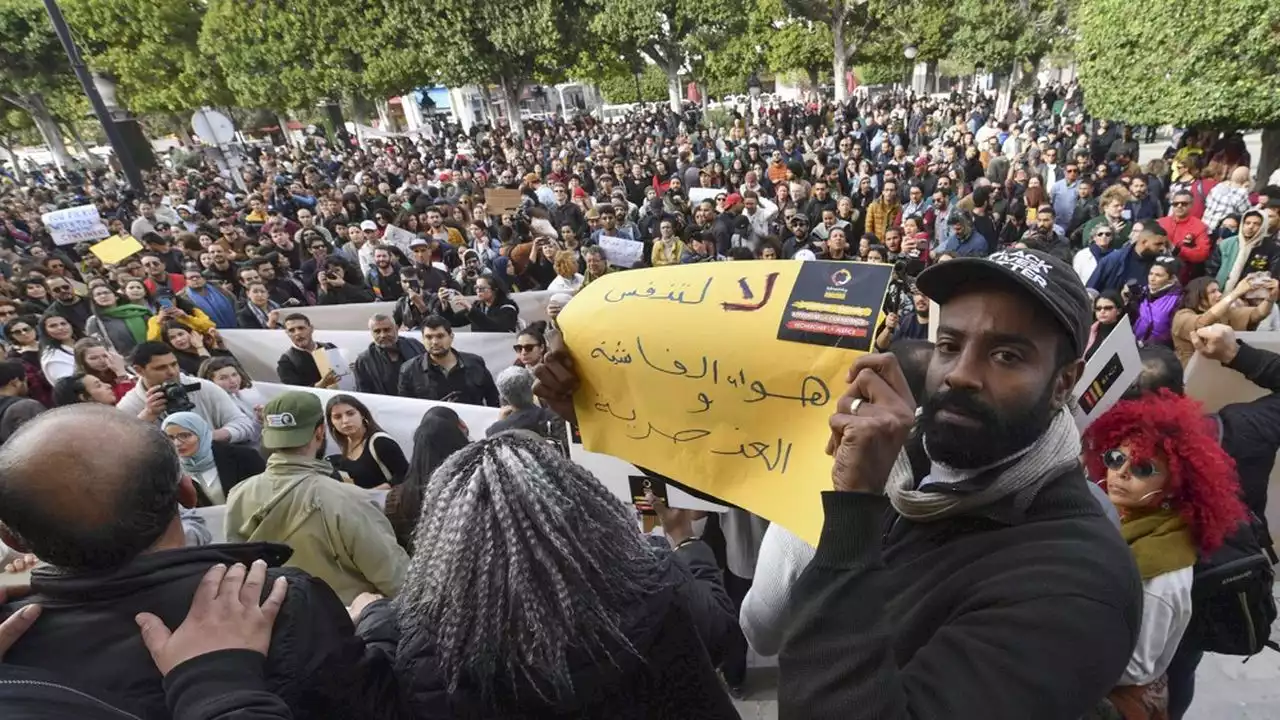 En Tunisie, opposants et immigrés clandestins dans la ligne de mire du président