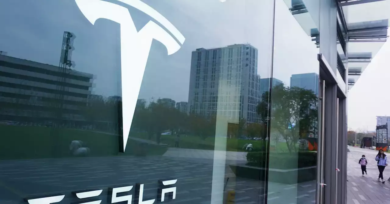 Tesla : des actionnaires portent plainte contre la société et Elon Musk, qui auraient survendu la fiabilité d'Autopilot