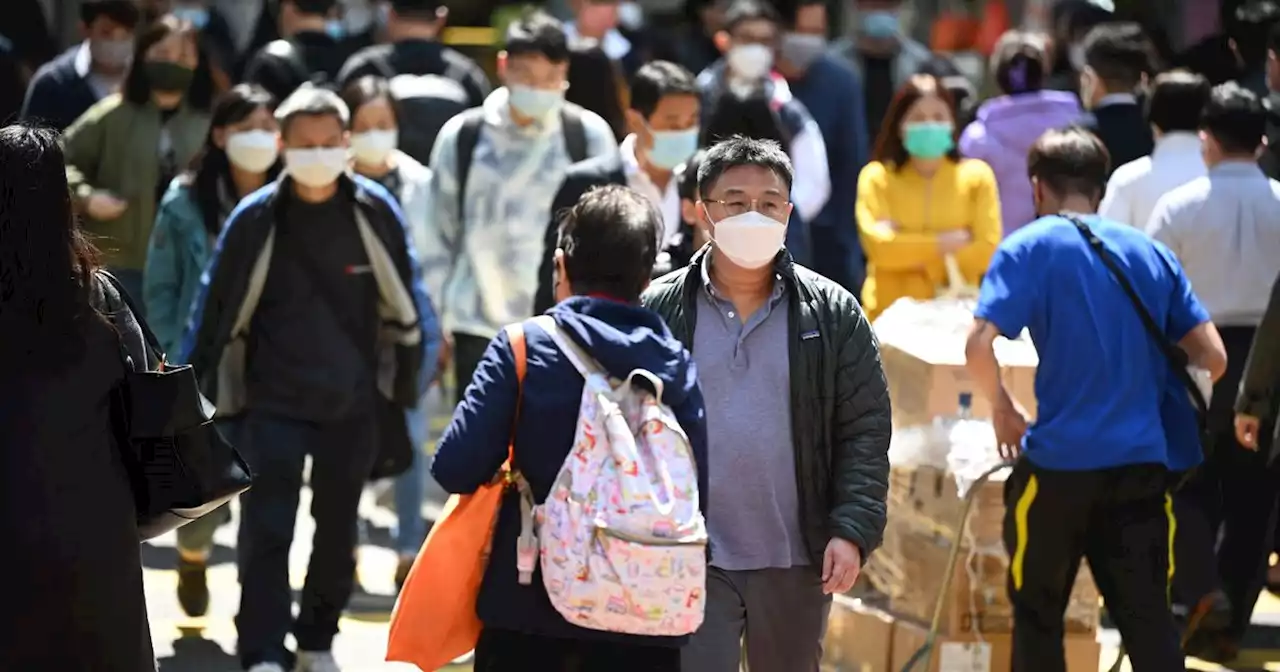 Hong Kong, l'un des derniers endroits au monde à supprimer le port du masque obligatoire