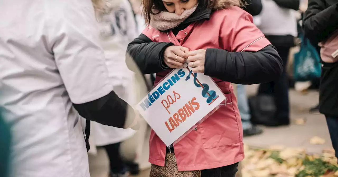 «Travailler plus pour gagner plus» : le front commun des médecins contre l’exécutif