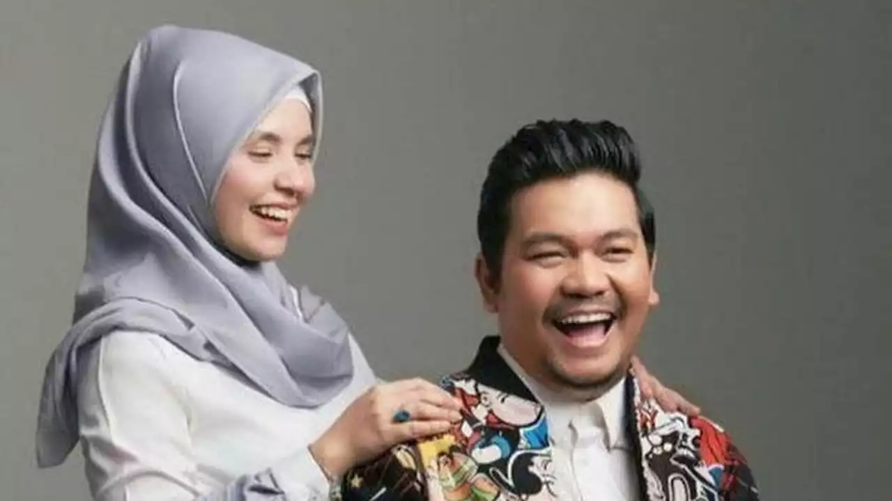 5 Potret Mesra Aldila Jelita Bareng Indra Bekti, Tampil Cantik dengan Hijab