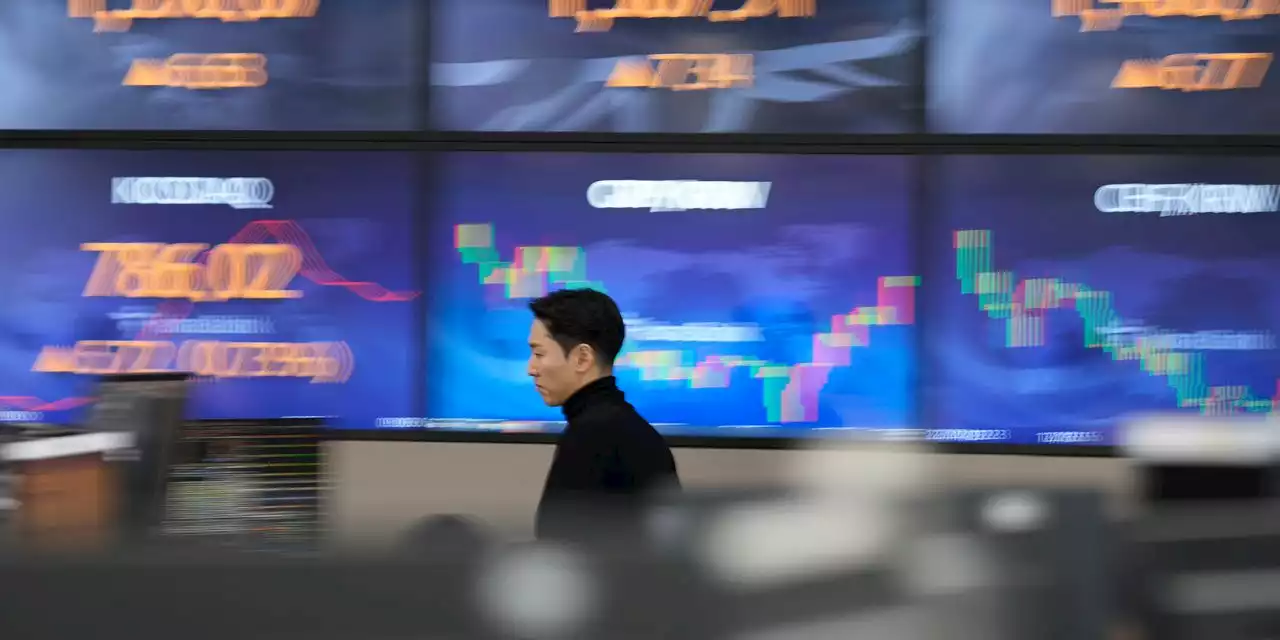 Asian markets edge higher after slight gains on Wall Street