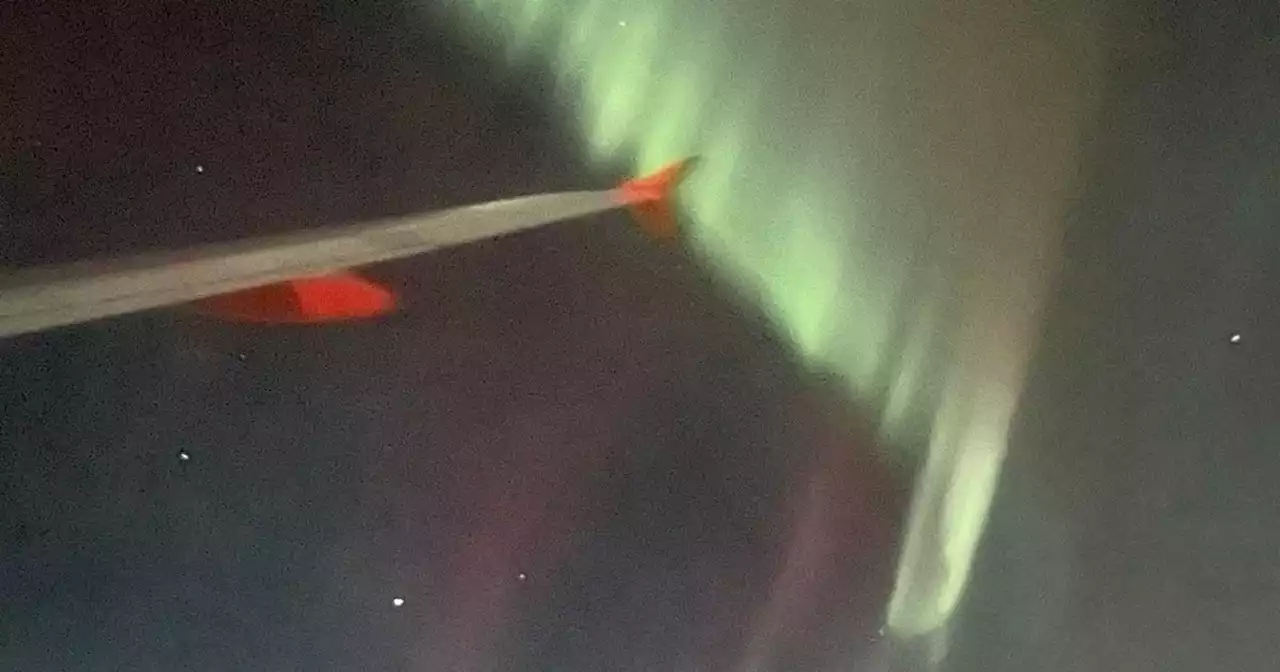 Pilot does 360 turn to give passengers 'incredible' glimpse of Northern Lights