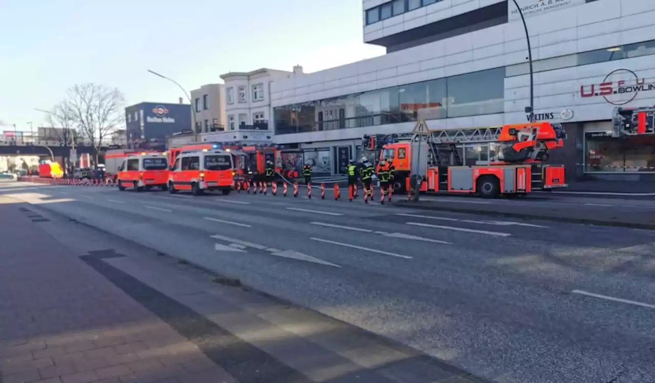 Starker Qualm: Großalarm für Feuerwehr in Hamburg