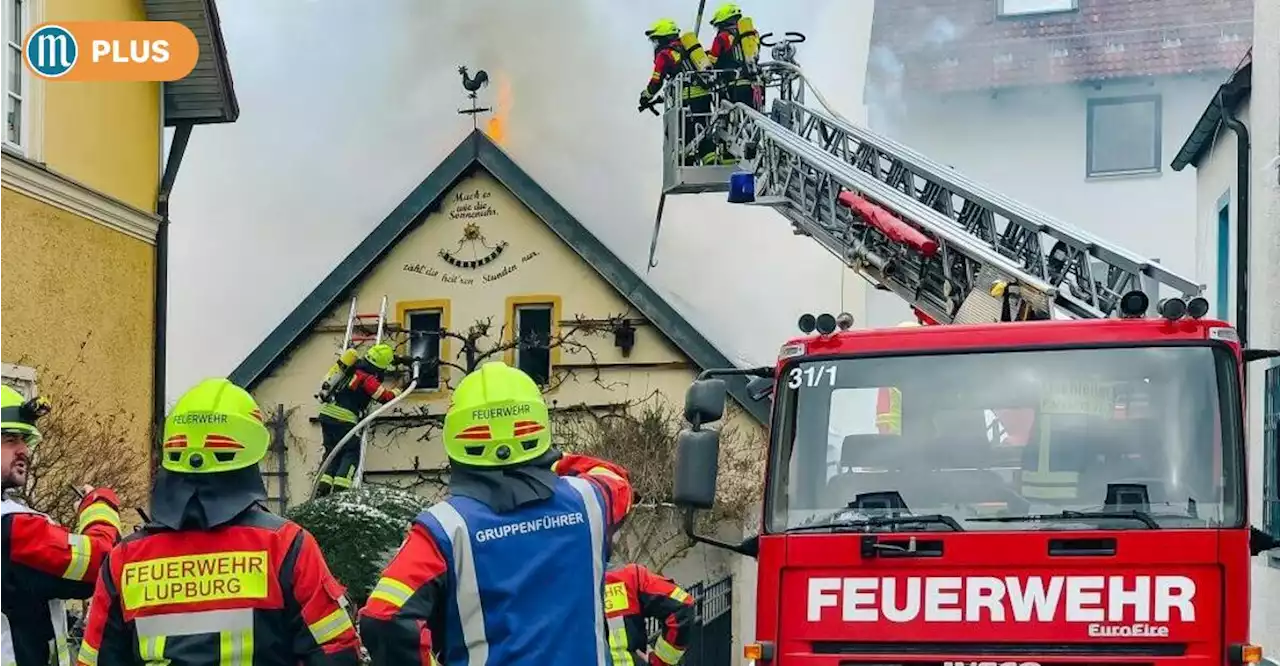 Garagenkomplex zwischen Buchfink und Möbel Dengler brannte - Warnung per Handy