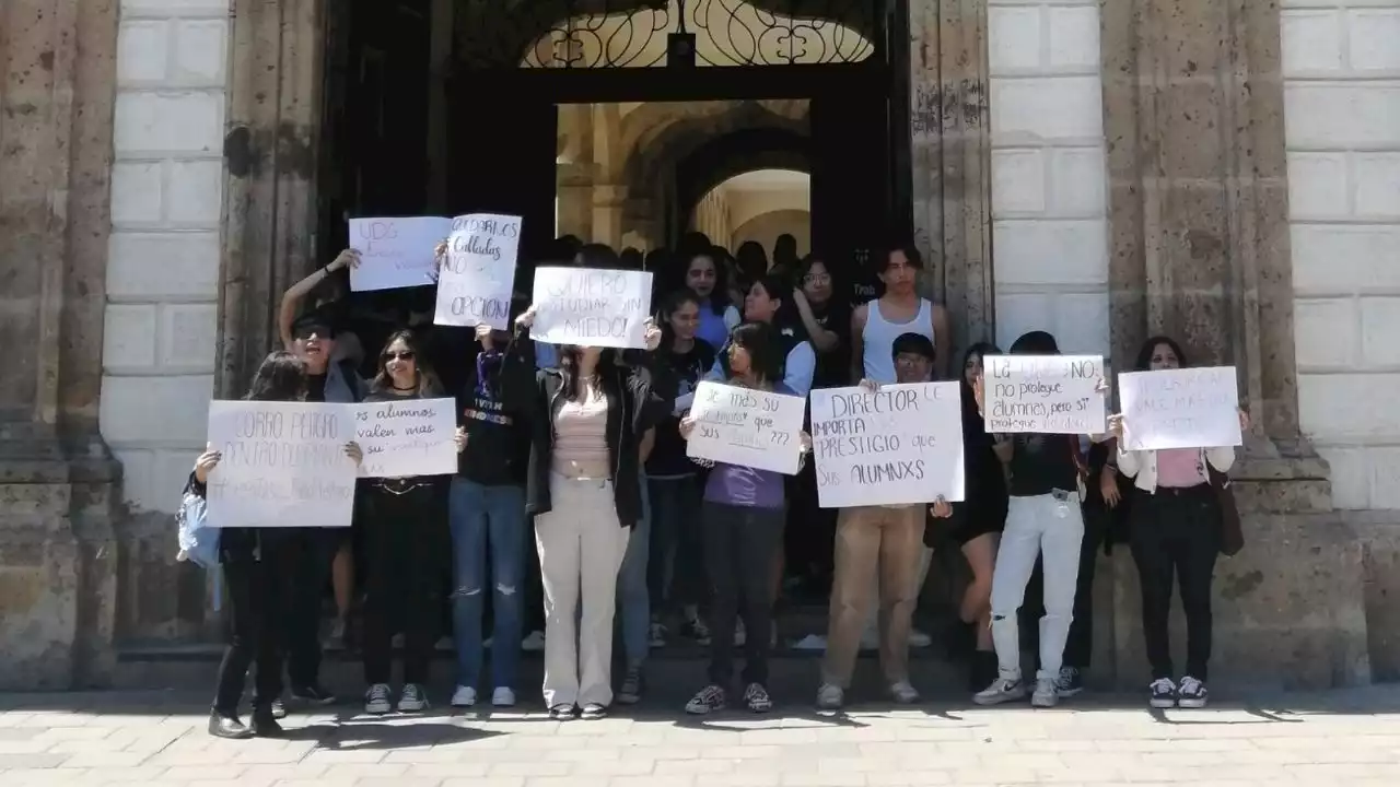 Denuncian agresión sexual contra alumna de Prepa 1 de la UdeG ; estudiantes protestan