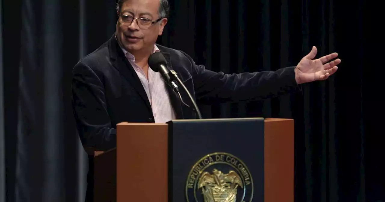 Con una recopilación de ‘embarradas’ Gustavo Petro muestra qué lo “mantiene humilde”