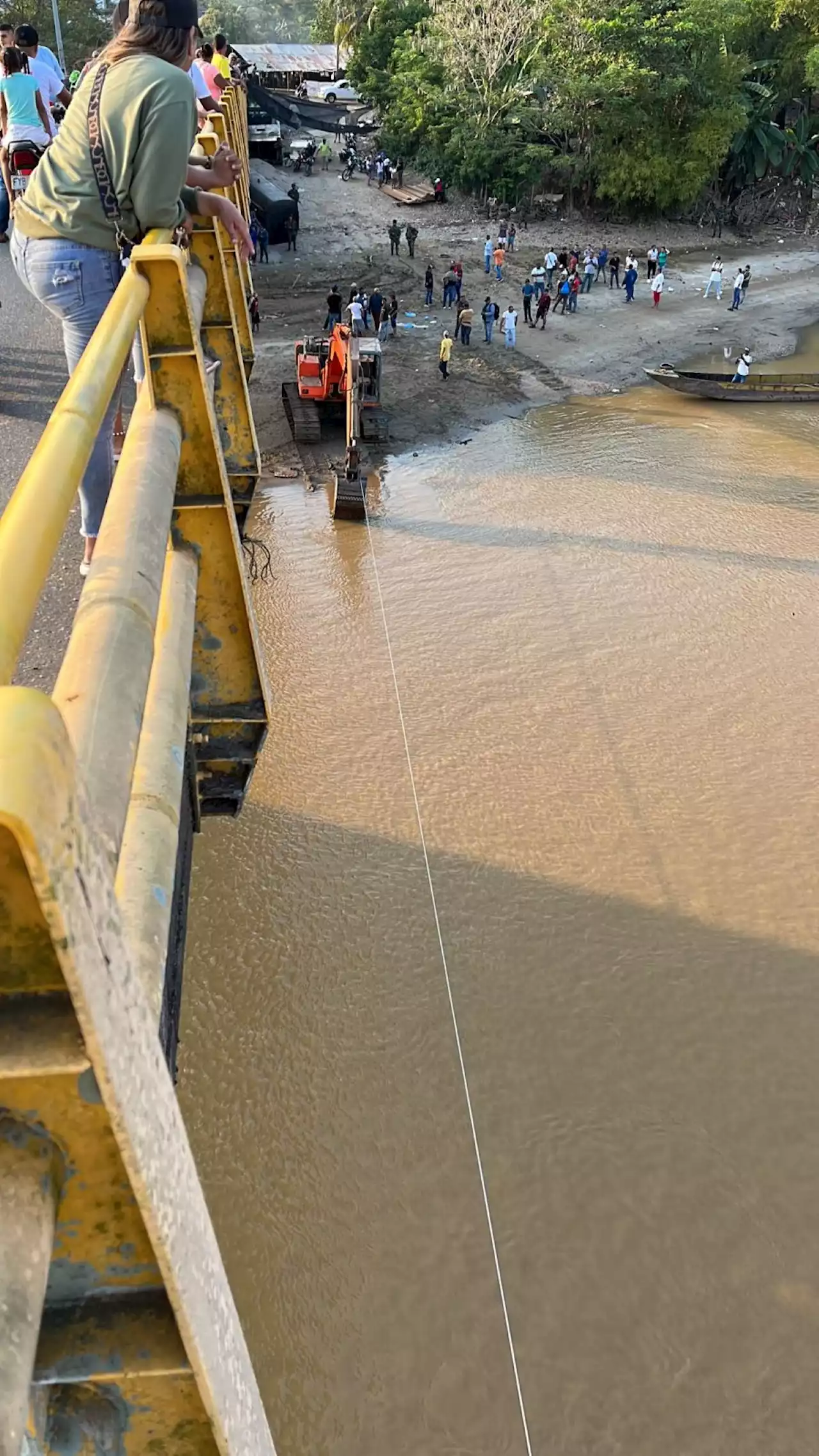 Mineros en paro en Antioquia han retenido ocho embarcaciones en el río Nechí - Pulzo