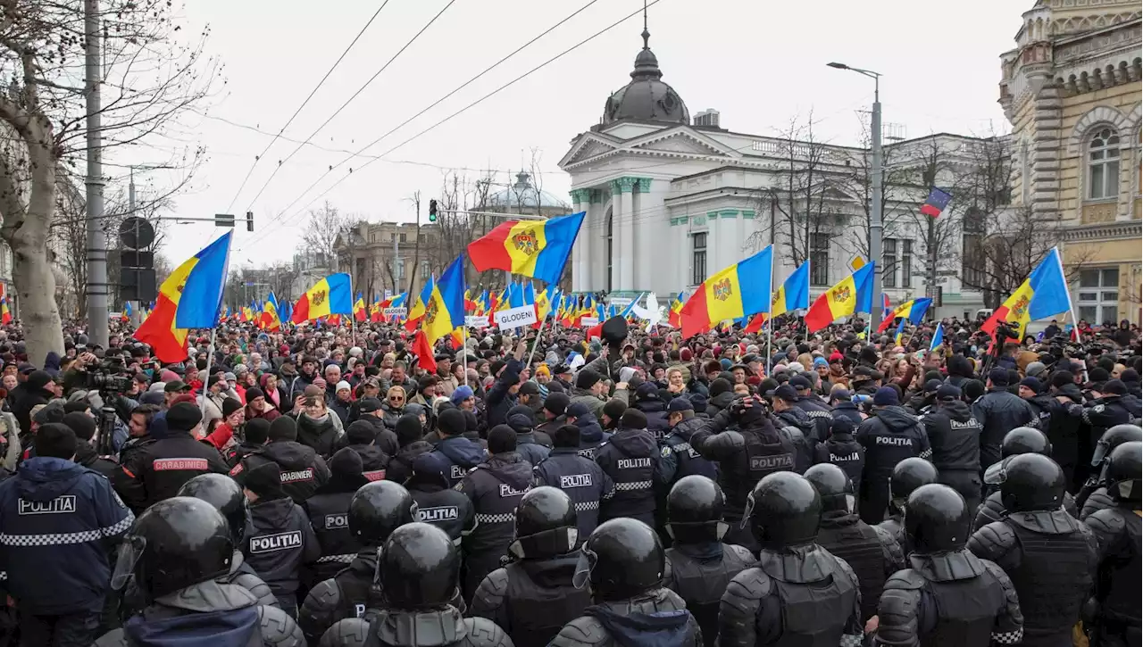 Moldavia, manifestanti tentano di entrare nella sede del governo