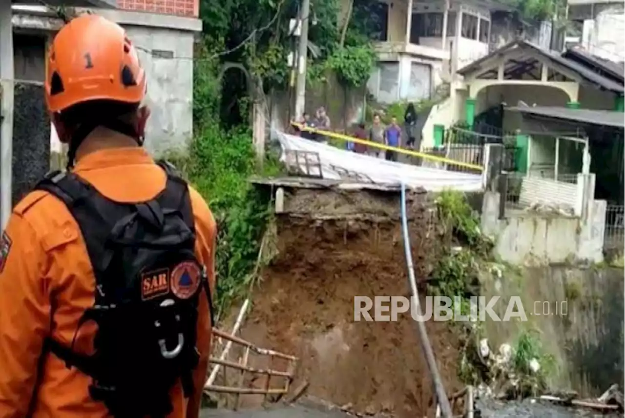 Jembatan Ambruk di Muarasari Bogor Diharapkan Lekas Diperbaiki |Republika Online