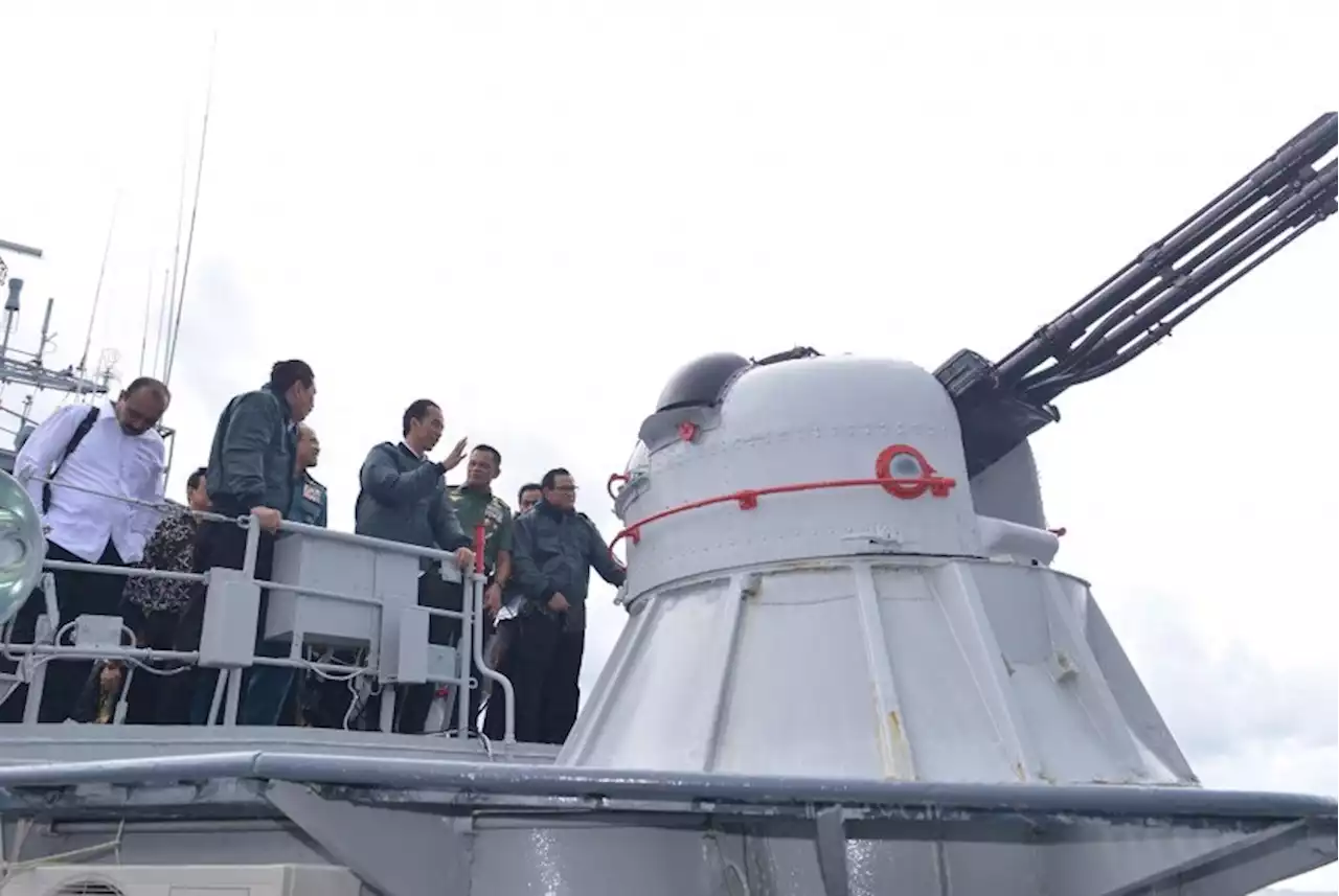 KRI Imam Bonjol Latihan Menembak di Laut Natuna Utara |Republika Online