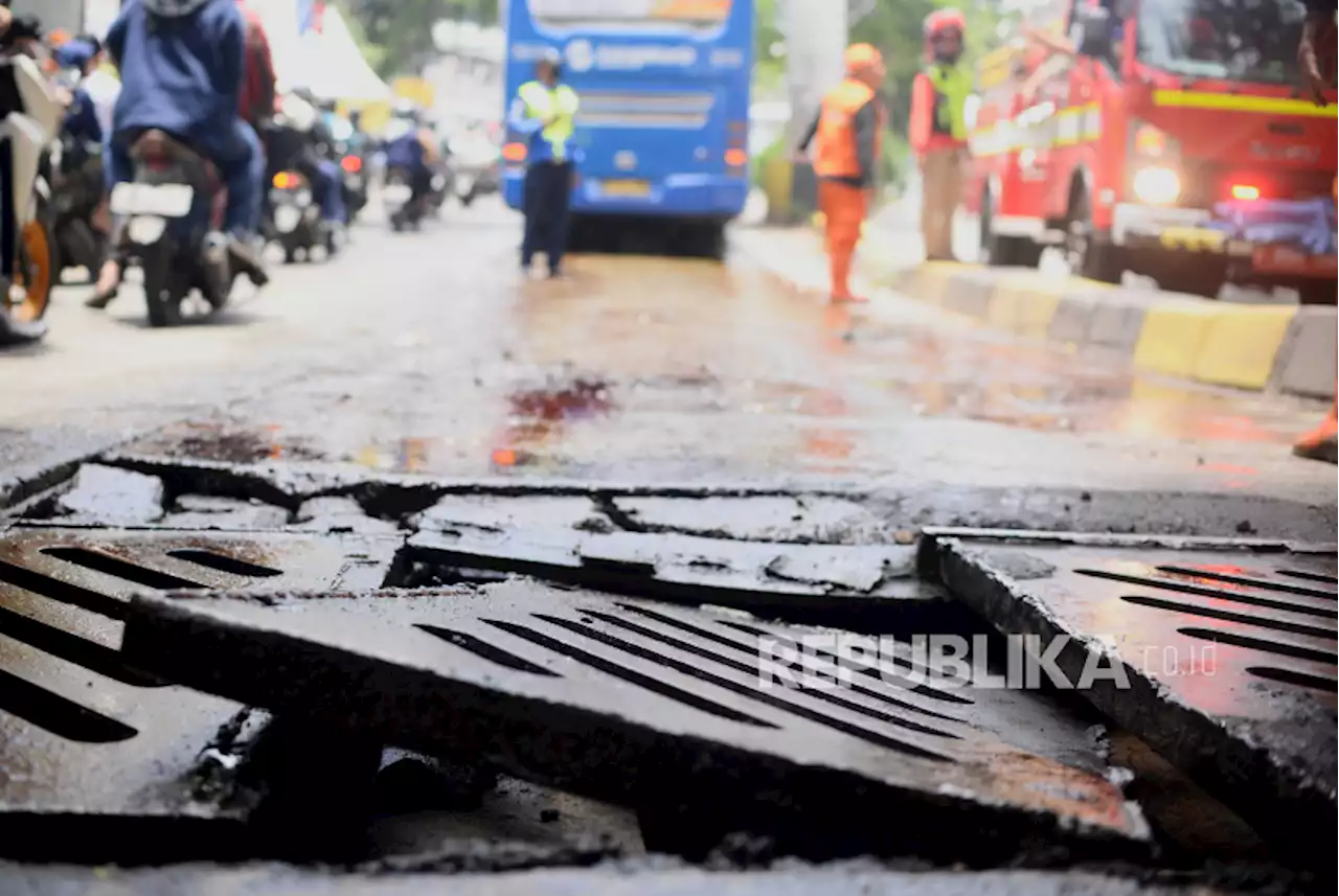 Penutup Saluran Air Manggarai Rusak |Republika Online