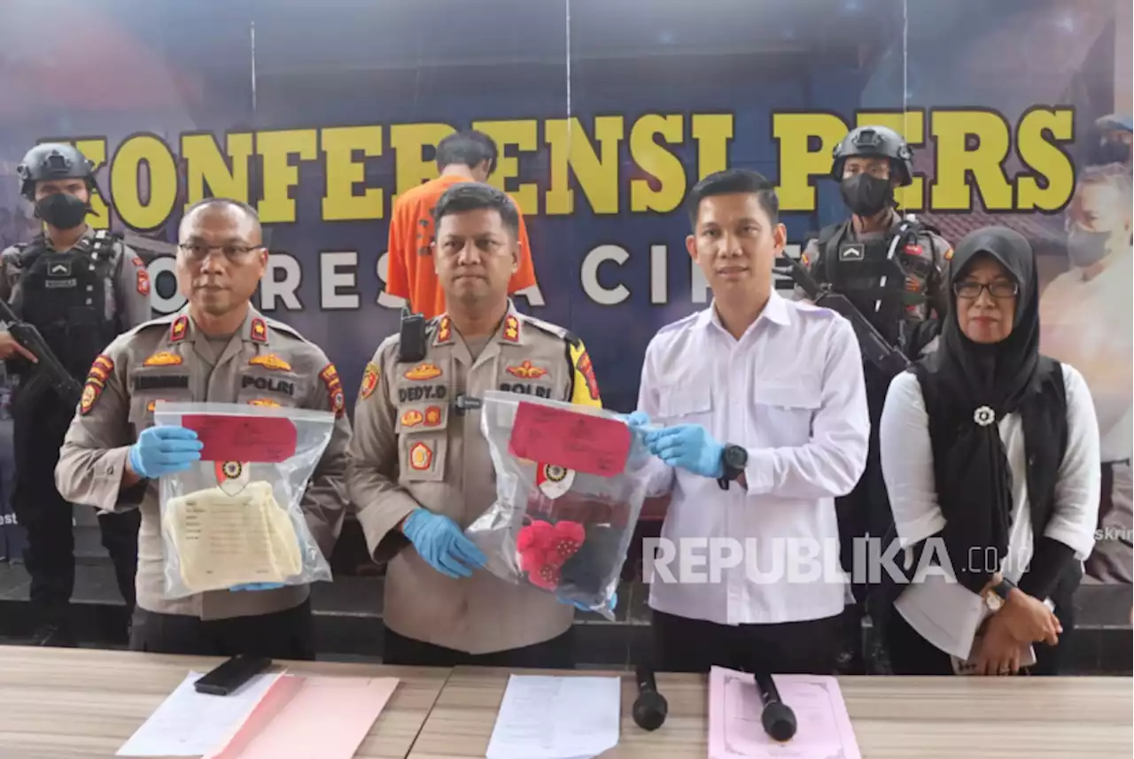 Polisi Tangkap Sepasang Kekasih Pembuang Bayi di Pinggir Jalan Desa Semplo |Republika Online