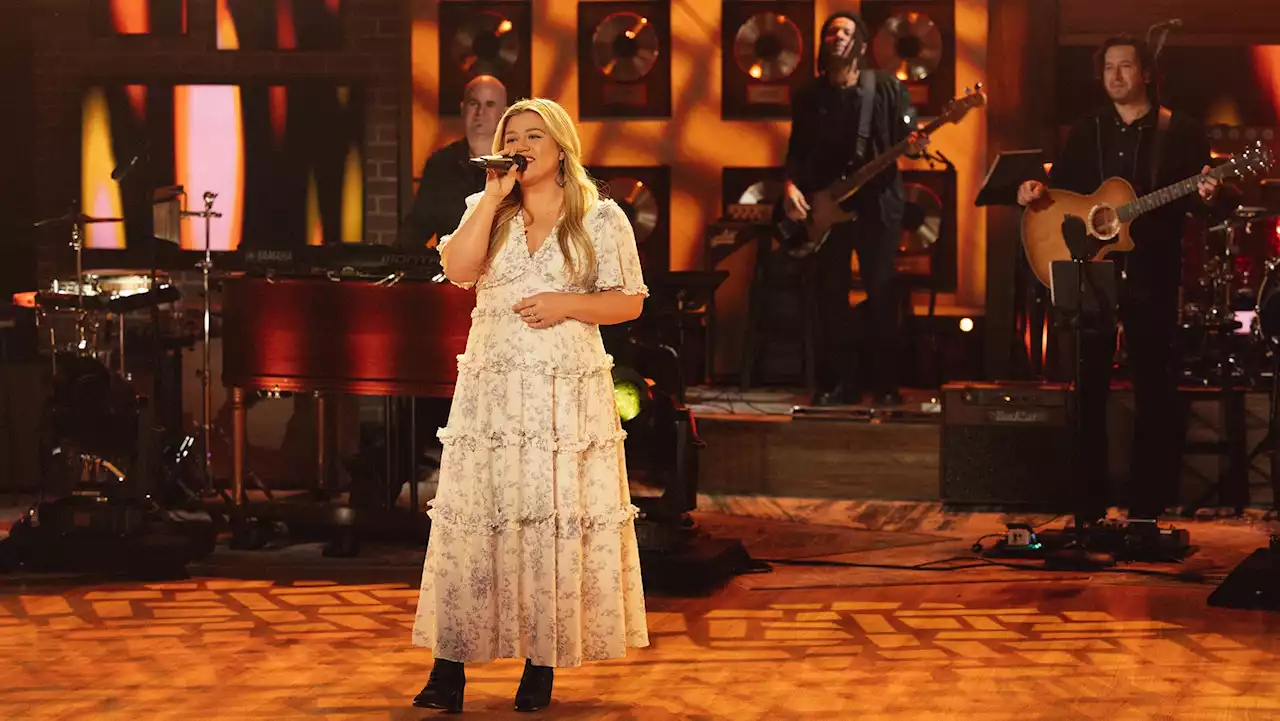 Kelly Clarkson Gives Her Take on Muna's 'Stayaway' -- And the Group Is 'So Honored' by the Cover