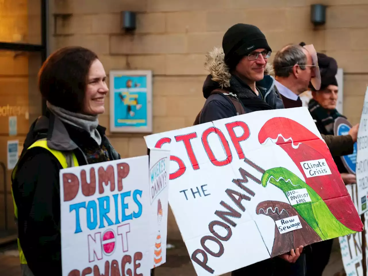 Hundreds gather to vent fury over raw sewage being pumped into River Severn