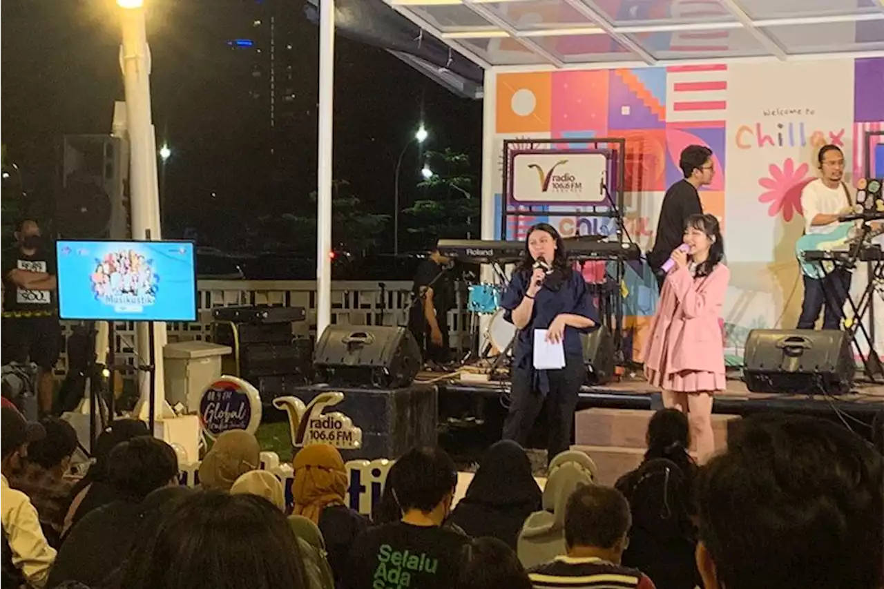 Kasyara dan Indahkus Menari dengan Indah dalam Vkustik di Chillax Sudirman