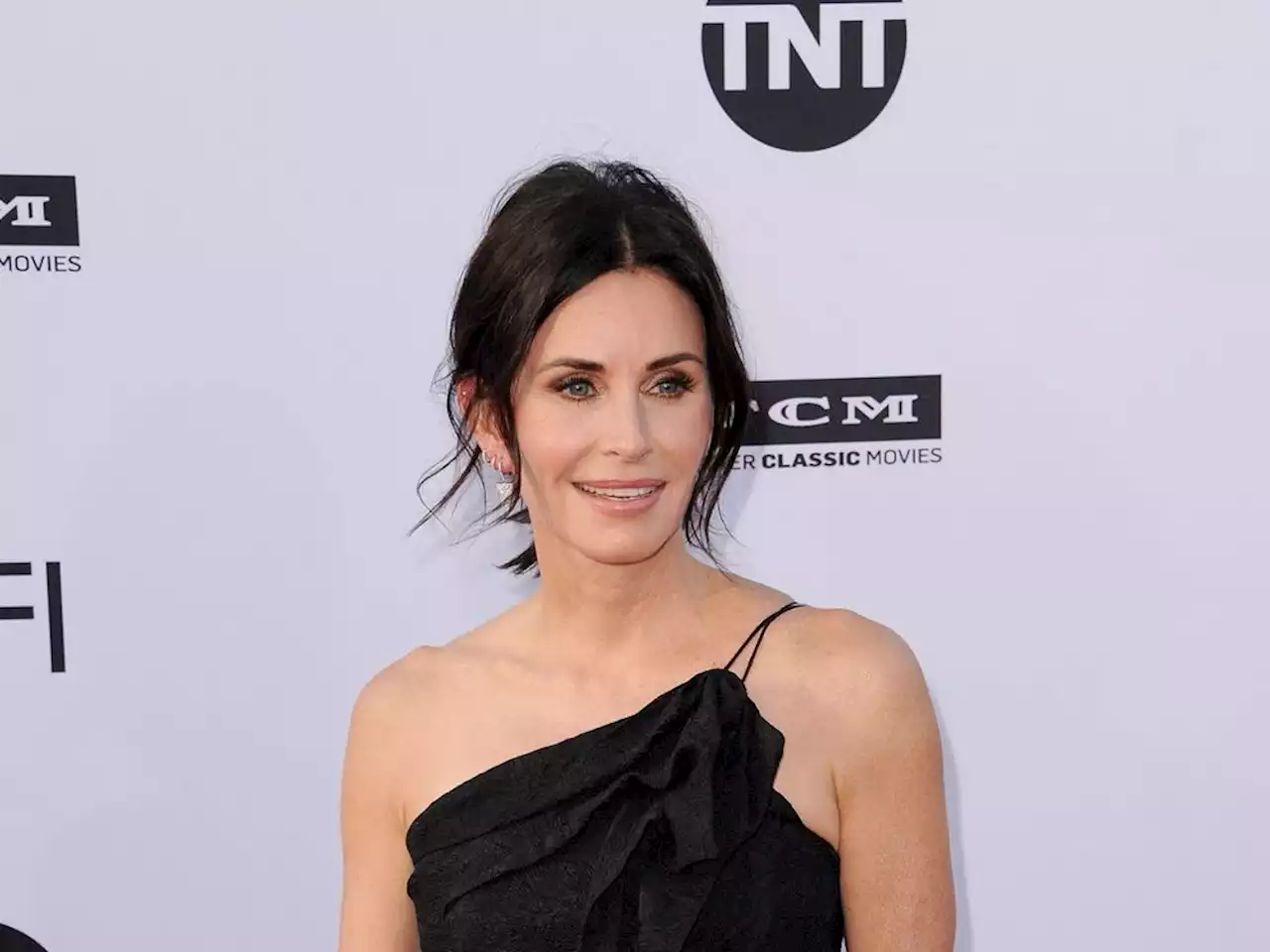 Courteney Cox: I never gave Prince Harry drugs at my house party