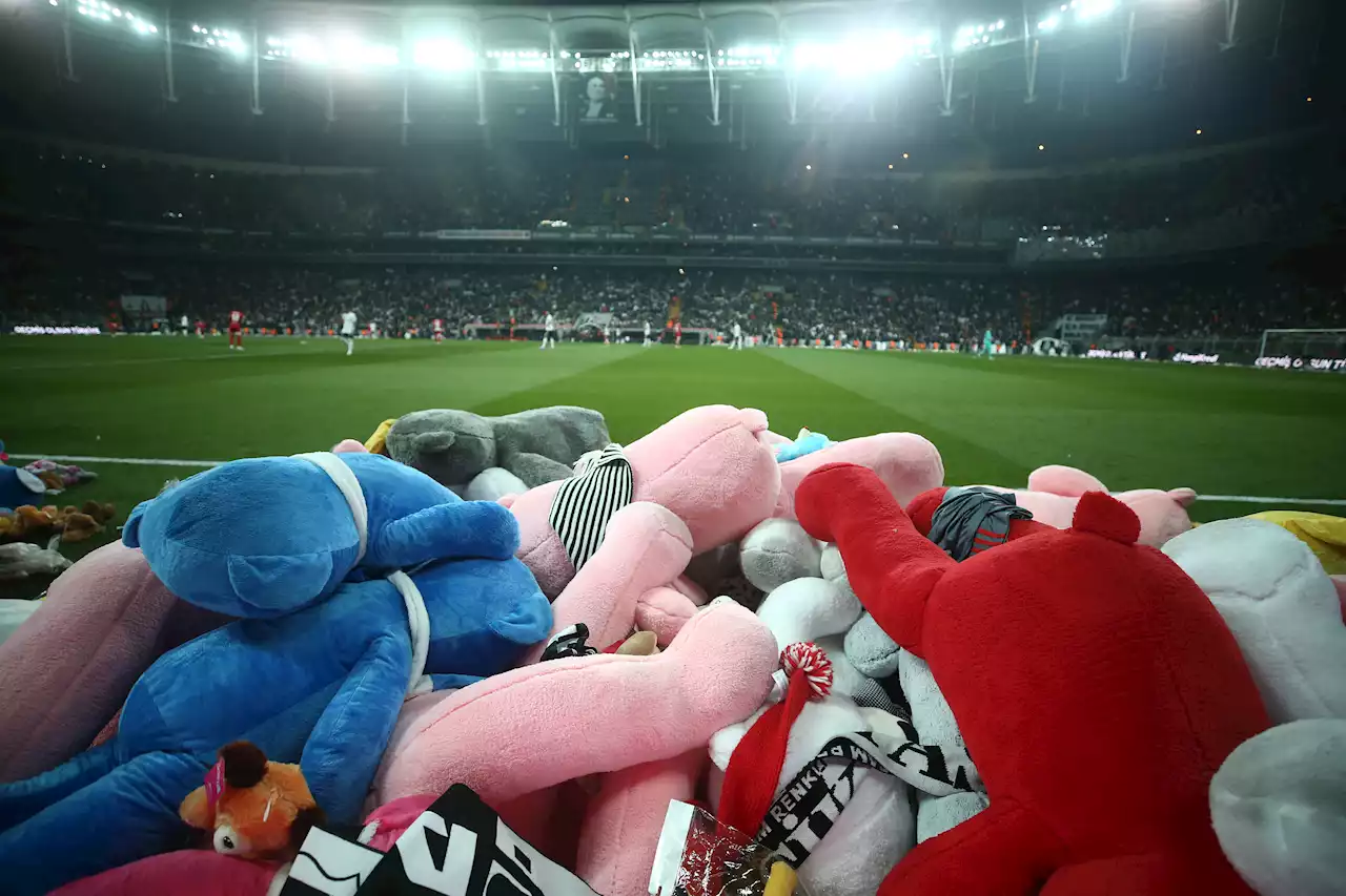 Soccer Fans Flood Pitch With Toys For Earthquake Survivors