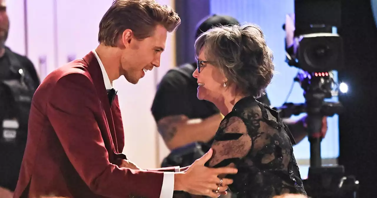 Fans can’t get enough of Austin Butler helping Sally Field, Jennifer Coolidge at SAG Awards