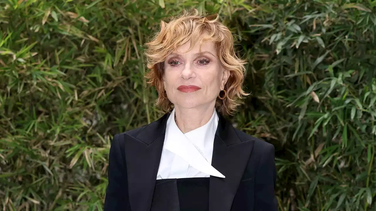 À 69 ans, Isabelle Huppert est la star de la Fashion Week