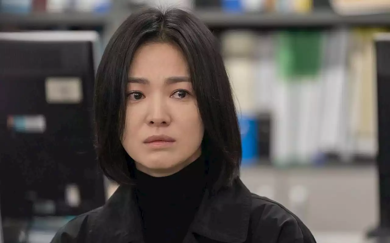 Song Hye Kyo Tenteng Tas Hampir Rp100 Juta Saat Bergaya Ala Moon Dong Eun 'The Glory'