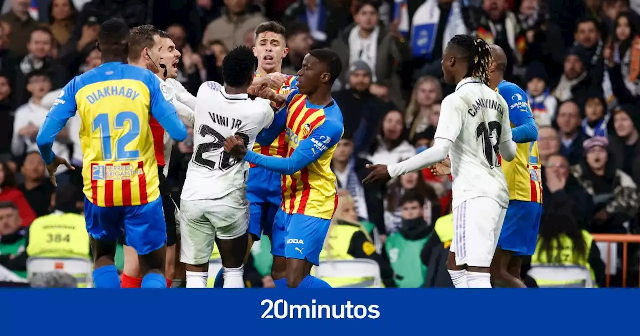 La brutal patada de Paulista a Vinicius durante el Real Madrid - Valencia